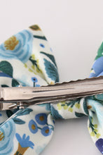 Load image into Gallery viewer, Blue floral print hair bow