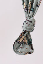 Load image into Gallery viewer, Green character bamboo 2pc gown
