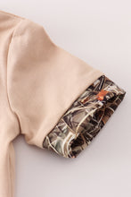 Load image into Gallery viewer, Camouflage hound embroidery romper
