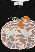Load image into Gallery viewer, Black camouflage pumpkin applique bloomer set
