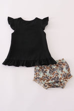 Load image into Gallery viewer, Black camouflage pumpkin applique bloomer set
