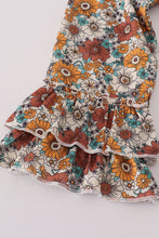 Load image into Gallery viewer, Green cow applique floral print ruffle pants set
