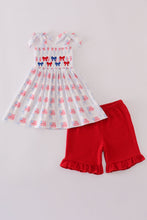 Load image into Gallery viewer, Bow embroidery smocked shorts set
