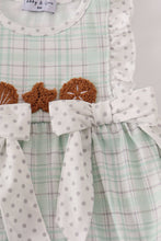Load image into Gallery viewer, Green plaid sea shell french knot ruffle bubble
