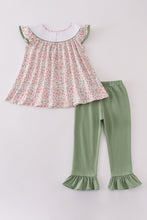 Load image into Gallery viewer, Pink pumpkin smocked floral ruffle pants set

