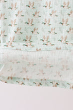 Load image into Gallery viewer, Premium duck print muslin top
