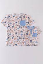 Load image into Gallery viewer, Blue ocean breeze shells print dad&amp;me top
