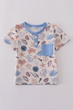 Load image into Gallery viewer, Blue ocean breeze shells print dad&amp;me top
