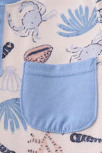 Load image into Gallery viewer, Blue ocean breeze shells print dad&amp;me top
