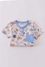 Load image into Gallery viewer, Blue ocean breeze shells print dad&amp;me top
