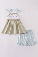 Load image into Gallery viewer, Green farm windmill embroidery ruffle shorts set
