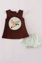 Load image into Gallery viewer, Brown duck applique bloomer set
