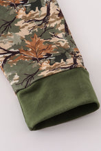 Load image into Gallery viewer, Camo leave dad&amp;me sweatshirt
