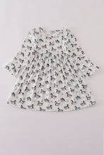 Load image into Gallery viewer, Green duck print rufle dress
