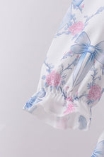 Load image into Gallery viewer, Blue bow floral smocked pants set
